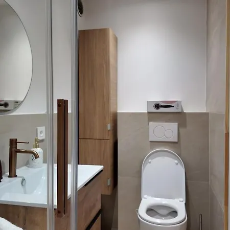 Panorama Riviera Vue Montagne Et Parking