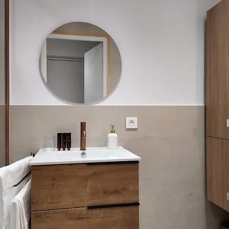 Panorama Riviera Vue Montagne Et Parking Apartamento