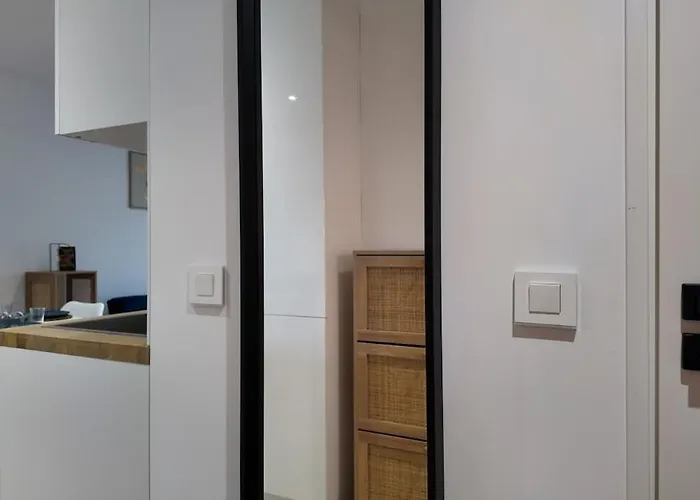 Panorama Riviera Vue Montagne Et Parking * Niza