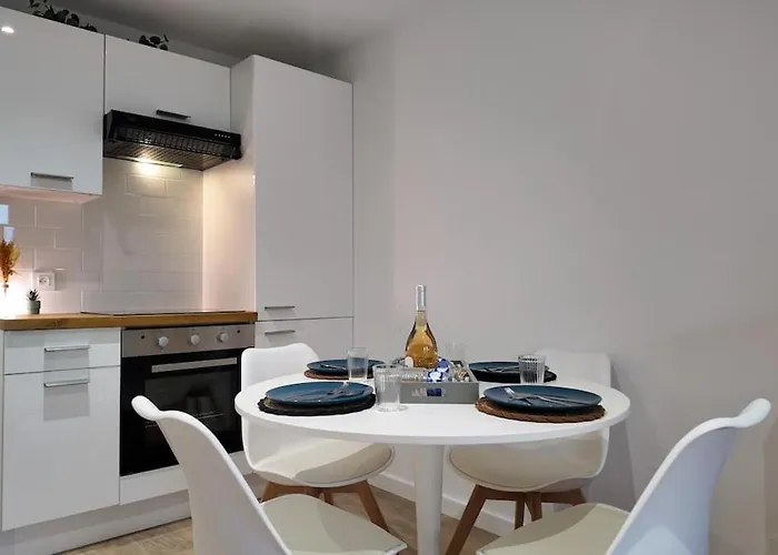 Panorama Riviera Vue Montagne Et Parking * Niza