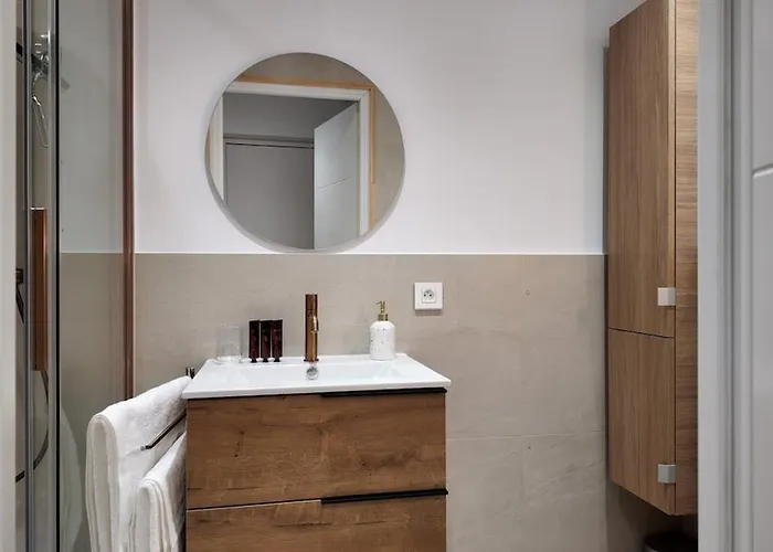 Panorama Riviera Vue Montagne Et Parking Apartamento